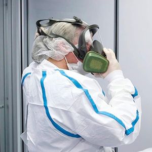 Bata de aislamiento médica blanca microporosa XS con Cierre trasero de muñeca elástica desechable con paquete de 50 GSM 25 batas médicas PPE - Product Image 6