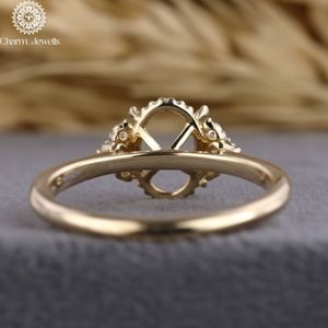 Anillo de Compromiso Charm_Jewells de Plata 18K con Moissanita, Corte Cojín, Engaste de Garras, Diseño Floral Clásico para Mujer, Certificado IGI, 3 GM - Product Image 4