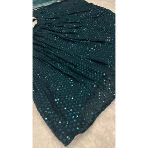 Hermoso y Elegante Lehenga Choli sin Mangas de Chifón para Mujeres, Ideal para Fiestas, con Detalles de Lentejuelas - Product Image 4