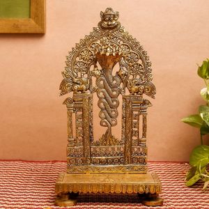 Artisanat indien en laiton Naga trône Singhasan cadeau spirituel pour la décoration intérieure - Product Image 1