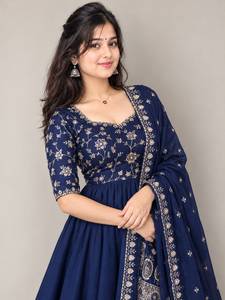 Traje Anarkali de Georgette Azul Marino con Bordado Pesado de Hilo Zari en el Pecho, Dupatta a Juego, para Fiestas y Eventos, Largo hasta el Suelo, Corte Regular - Product Image 6
