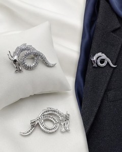 Broche de Plata con Circonitas Brillantes y Elegantes, Pin de Solapa con Piedras de Circonita, Joyería para Mujeres y Hombres para Bodas y Eventos - Product Image 2