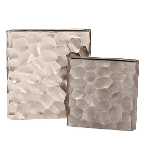Jarrón moderno de aluminio fundido martillado, jarrón plano de grafito, jarrón de metal moderno para flores, jarrón decorativo de mesa para decoración del hogar. - Product Image 5