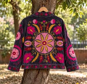 Chaqueta de terciopelo con bordado floral para mujer, abrigo de invierno acolchado estilo bohemio Suzani, ropa exterior étnica hecha a mano - Product Image 3