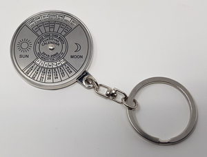 Porte-clés Calendrier Vintage Argenté, Calendrier Perpétuel 50 Ans, Porte-clés Calendrier de Poche Portable en Métal, Détecteur de Date - Product Image 1