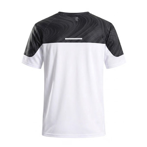 Camiseta de manga corta para hombre EKIN IMPEX, cuello redondo, corte regular, deportiva, blanca y negra con estampado, de secado rápido, con logo gráfico impreso en la parte delantera. - Product Image 3
