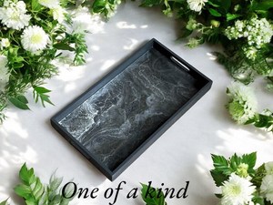 Plateau en bois argenté et gris et résine époxy, design géode fait main, 3 tailles, cadeau de pendaison de crémaillère, art fonctionnel, plateau TV, cadeau pour hôte - Product Image 2