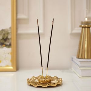 Porte-encens en laiton artisanal en forme de lotus, brûleur d'encens décoratif en forme de feuille pour la maison, le temple, la méditation et la décoration spirituelle - Product Image 3