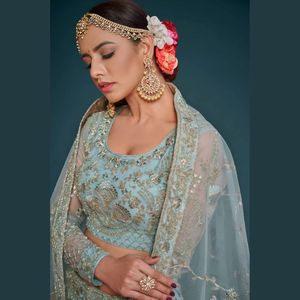 Lehenga Choli de Diseño Premium para Mujer en Azul Cielo, con Red Suave, Hilo Zari Badla y Bordado con Hilo Brillante Dori. - Product Image 6