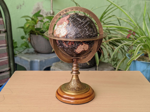 Globe de bureau vintage noir avec support en laiton : Décoration pour la maison et le bureau - Product Image 5