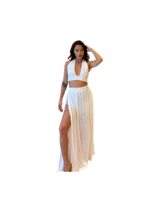 ชุดเสื้อครอปคอ halter สีขาวและกระโปรงแม็กซี่จีบสำหรับผู้หญิง เหมาะสำหรับใส่ไปเที่ยวพักผ่อนริมชายหาดหรืองานปาร์ตี้ - Product Image 1