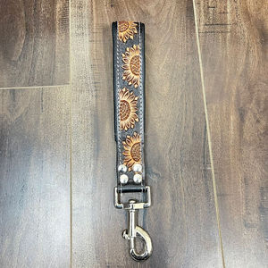 Nouveau style personnalisé de laisse pour chien en cuir véritable usiné à la main, support solide de conception de tournesol, produits décoratifs pour animaux de compagnie pour unisexe - Product Image 3