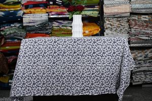 Mantel de Mesa Floral de Algodón Reutilizable, Ecológico, con Estampado de Bloques Moderno, Hecho a Mano en India, para Uso Doméstico - Product Image 2