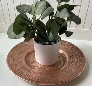 Bandeja de Servir Moderna de Cobre con Diseño Floral |   Diseño floral en tono cobre |   Artesanía Coleccionable Hecha a Mano, Impermeable, con Logotipo Personalizable y Tamaño Ajustable - Product Image 4