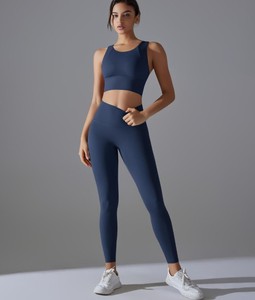 Ensemble de sport 2 pièces personnalisé avec logo pour femme, respirant et écologique en polyester/coton, idéal pour le yoga et la gym - Product Image 5