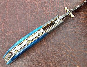 Couteau de chasse tactique en acier Damas, couteau de survie d'extérieur de qualité industrielle 58HRC, lame pleine longueur, système de verrouillage à ressort, OEM B/B - Product Image 6