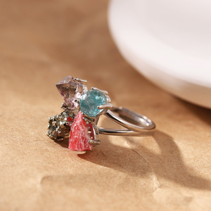 XH Vintage Bagues ouvertes ajustables à quatre griffes en quartz brut et cristaux mélangés, bijoux fantaisie pour femmes, vente en gros - Product Image 4