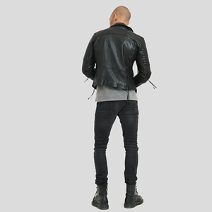 Chaqueta de Motociclista Personalizada para Hombre, de Cuero Genuino Negro, con Hombros y Mangas Acolchados, con Cierre - Product Image 3