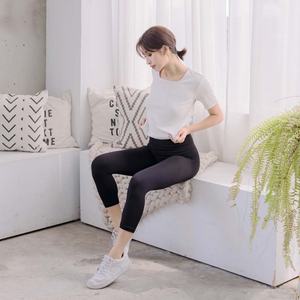 Pantalon de yoga taille haute avec effet push-up, matière Spandex/Nylon, taille élastique, motif uni et extensible dans les quatre sens - Product Image 1