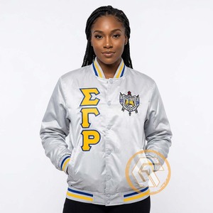 Chaqueta universitaria de invierno personalizada Sigma Gamma Rho, de satén, bordada y acolchada, de alta calidad, transpirable, estilo griego, para hermandades. - Product Image 1