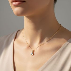 Collier solitaire en diamant rond serti clos de 0,65 carat - Product Image 6