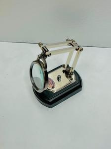 แว่นขยายปรับได้ ทนทาน ทำมือจากนิกเกิลและทองเหลืองสีดำ บนฐานไม้ |   แว่นขยายตั้งโต๊ะแบบคลาสสิก - Product Image 4