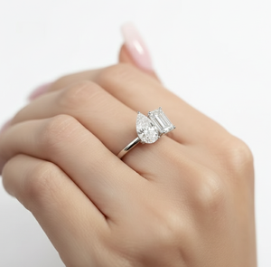 แหวนเพชรทรงหยดน้ำมรกต 1.00 กะรัต เงินแท้ 925 ทองคำขาว 14K 18K แหวนเพชร Toi Et Moi แบบสองเม็ด ดีไซน์ทันสมัยสำหรับหมั้น - Product Image 2