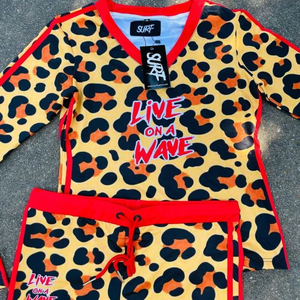 Conjunto de Camiseta de Manga Larga y Pantalones Cortos con Estampado de Leopardo Personalizado, Cuello en V, Secado Rápido, Estilo Casual, Holgado, Ropa de Calle, Traje de Baño para Hombre de Alta Calidad - Product Image 2