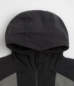Veste coupe-vent légère et respirante en polyester de haute qualité pour homme, collection automne 2026, personnalisable avec logo, vente en gros - Product Image 4