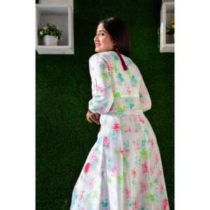 Robe trapèze multicolore blanc rosé en tissu mousseline avec taille naturelle - Product Image 1