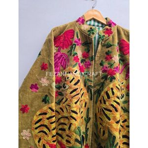 Veste brodée tigre, veste en velours cousue à la main, veste courte ouzbèke Suzani, doublure intérieure en coton - Product Image 3