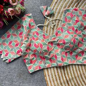 Blouse prête-à-porter en coton Khadi, entièrement brodée par des artisans, entièrement cousue. - Product Image 3