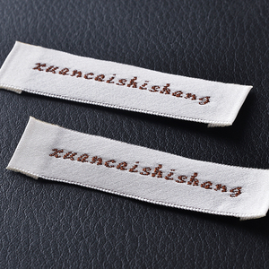 Etiquetas Tejidas Personalizadas de Alta Calidad para Fabricantes de Ropa - Product Image 1