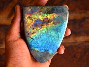 ลาบราโดไรต์คุณภาพดีที่สุด ขายส่งจำนวนมาก หินลาบราโดไรต์ธรรมชาติ ซื้อหินดิบคุณภาพสูงสำหรับบำบัดรักษา หินคริสตัลอาเกตคุณภาพเยี่ยม - Product Image 4