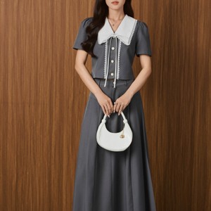 ชุดเซ็ตสีเทาสกายสำหรับผู้หญิงสไตล์เวียดนาม ดีไซน์เรียบหรู/ผู้หญิงหวาน/คลาสสิคย้อนยุค - ชุดเซ็ตสีเทาอ่อน - สไตล์โมเดิร์นสำหรับผู้หญิง รุ่น KS80 - Product Image 1