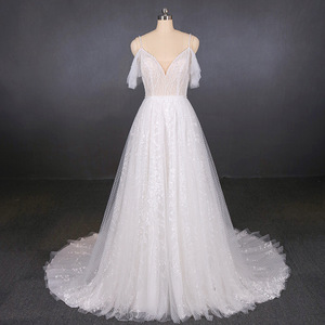 Robe de bal moderne en mousseline rose sirène, ornée de perles, à volants, col en V, traîne chapelle et épaules dénudées - Product Image 1