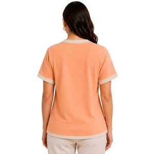 เสื้อยืดแขนสั้นคอวีสีเบจพีชสำหรับผู้หญิง ปักลายผีเสื้อ แต่งขอบตัดกัน รับทำโลโก้ เสื้อผ้าแฟชั่นลำลองขายส่ง - Product Image 2