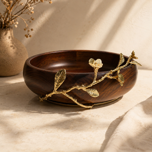 Tazón de ensalada de madera de lujo hecho a mano con adorno de mariposa de latón y rama de ginkgo, tazón decorativo moderno para servir, ideal para regalos de boda. - Product Image 2