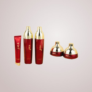 Coffret beauté doré Yedamchae Hongsam Gold 5jong Set3, soin visage 24 carats à base de ginseng, fabriqué en Corée, patchs dorés pour le contour des yeux. - Product Image 4