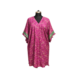 Caftán de Seda Floral Morado Premium con Cuello en V y Volantes en la Parte Inferior, Vestido de Noche de Alta Calidad Hecho a Mano, Obra Maestra en Seda - Product Image 1
