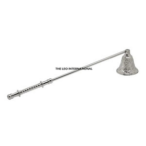 Éteignoir à bougie en métal doré au design classique, à long manche, fait main et sur mesure, pour pot à bougie unique en béton - Product Image 4