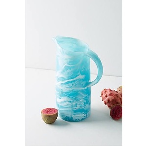 Carafe en résine design avec un artisanat élégant pour la décoration de table et la présentation de boissons, de qualité supérieure - Product Image 1