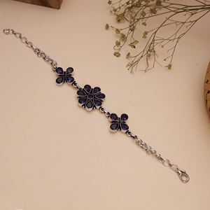 Bracelet tendance pour femme en laiton argenté oxydé avec perles et pierres bleues, motif floral, idéal pour les fêtes, bijou fantaisie, cadeau - Product Image 3