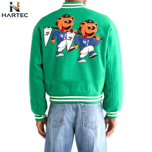 Chaqueta Varsity Verde con Parche de Personaje Bordado, Chaqueta Letterman Personalizada Informal para Streetwear, Abrigo Informal para Hombre - Product Image 4