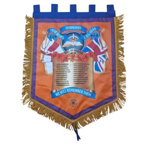 drapeau historique, probablement une reproduction ou un objet commémoratif, représentant le 5e bataillon du Royal Irish - Product Image 6