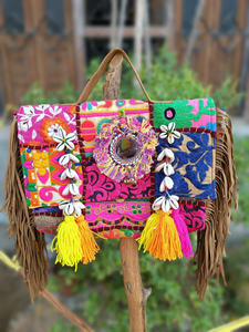 Sac fourre-tout indien fait main en patchwork avec franges, sac à bandoulière brodé en coton ethnique avec pompons et miroir pour femme - Product Image 6