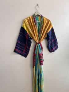 Kimono vintage de seda suave y cómodo, hecho a mano, teñido a mano, bata larga, pareo de playa - Product Image 5