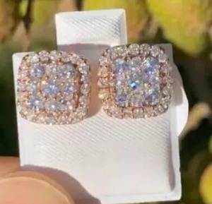 Pendiente de tuerca cuadrado de plata de ley moissanita Pendiente personalizado redondo y cuadrado de moissanita y otras joyas de diamantes - Product Image 1