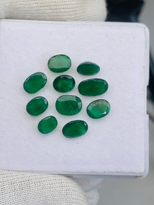 Esmeralda Natural de Zambia, Corte Ovalado, 8.94 CTS, Certificada por IGI, Grado AAA, Gema Verde para Joyería - Product Image 5