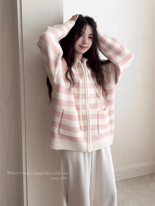 เสื้อโค้ทมีฮู้ดลายทางบางเบาแบบใหม่ คอลเลคชั่นสำหรับฤดูใบไม้ผลิและฤดูใบไม้ร่วง สไตล์ลำลอง แฟชั่นอินเทรนด์ ใช้งานได้หลากหลาย สวมใส่สบาย - Product Image 4